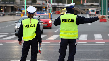 Zakończył ucieczkę przed policją dachowaniem. Był nietrzeźwy i poszukiwany