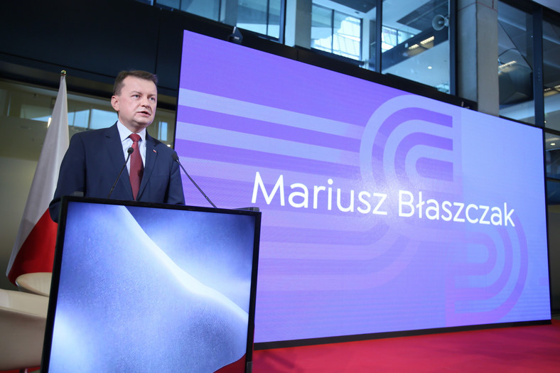 Wiceprezes PiS, szef MSWiA Mariusz Błaszczak odczytuje list prezesa Prawa i Sprawiedliwości Jarosława Kaczyńskiego do uczestników kongresu.