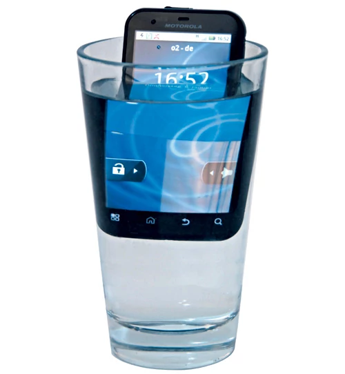 Motorola Defy jest wodoodporna