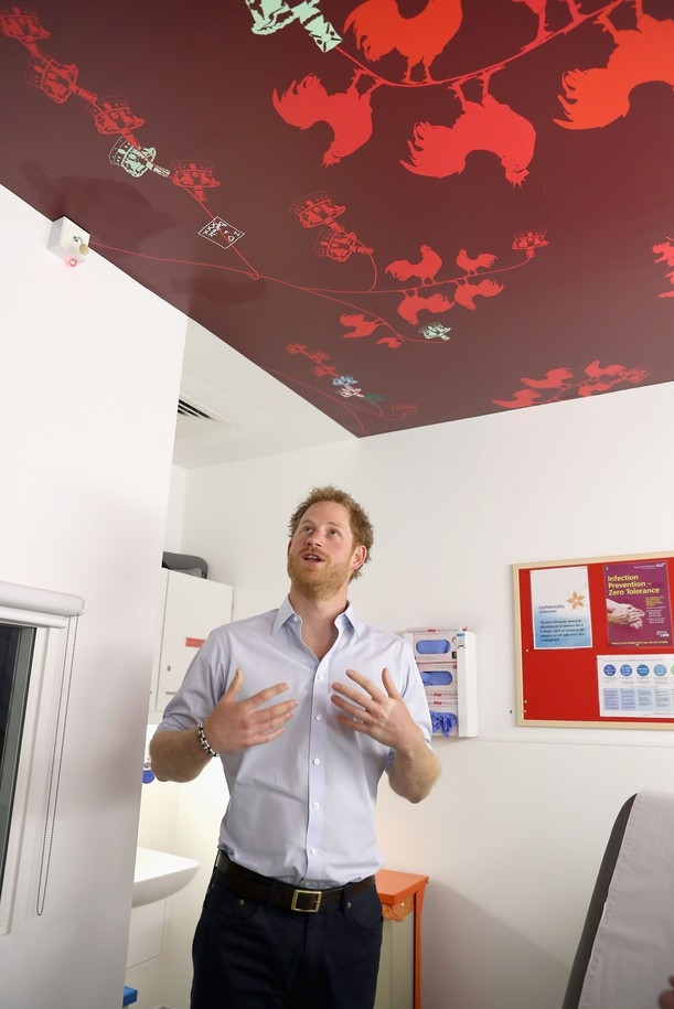 Książę Harry robi test na obecność wirusa HIV