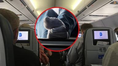Podczas lotu pasażer podniósł nagle swojego buta do góry. Dalej było już tylko gorzej