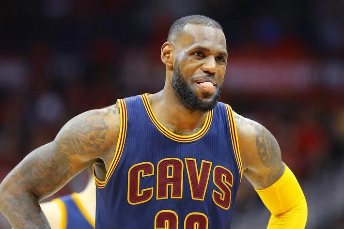 6. LeBron James (koszykówka) – 64,8 mln dol.