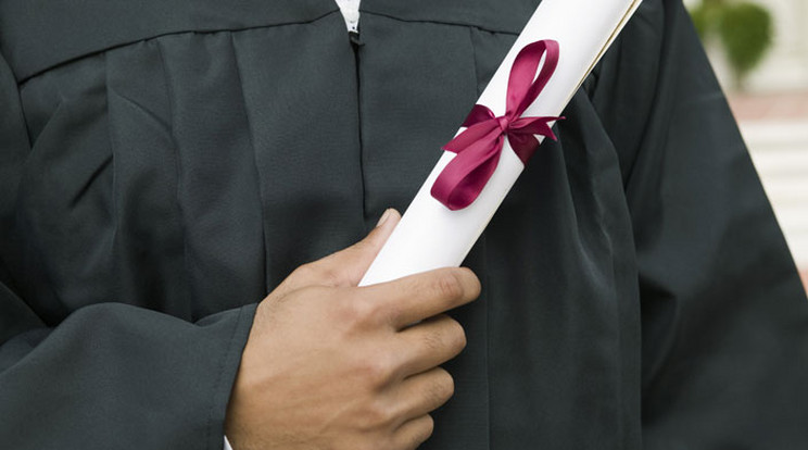 A férfi hamis diplomát mutatott be /Fotó: illusztráció