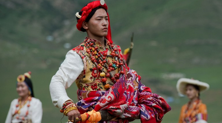 A helyi törzsi divat Tibetben /Fotó: AFP
