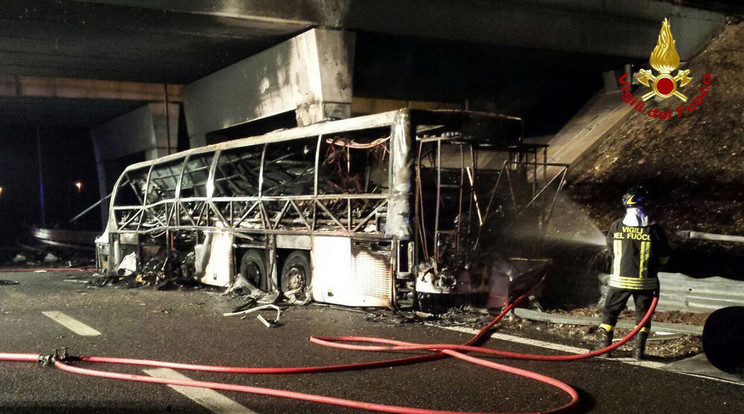 A veronai buszbalesetben 17 ember vesztette életét /Fotó: MTI