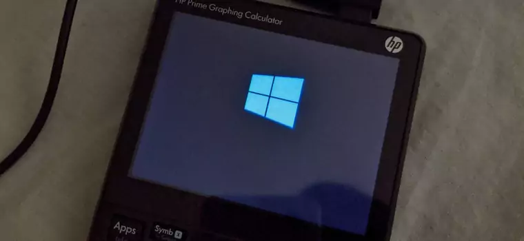 Windows 10 został uruchomiony na kalkulatorze graficznym