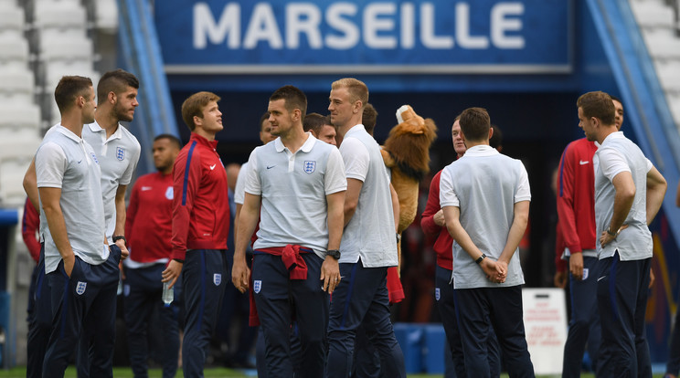 Roy Hodgson csapata nem igazán lehet biztonságban Marseilleben /Fotó: AFP