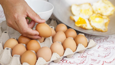 Po czym poznać, że jajka nie nadają się do jedzenia? Siedem oznak