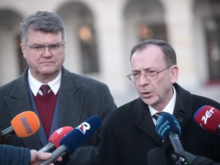 Były szef CBA i były minister spraw wewnętrznych Mariusz Kamiński oraz jego były zastępca Maciej Wąsik podczas konferencji prasowej przed Pałacem Prezydenckim w Warszawie