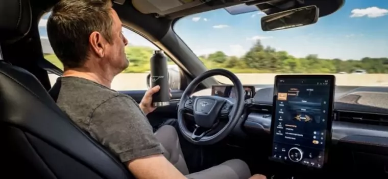 Ford ujawnia, ile ma kosztować opcja Active Driver Assist