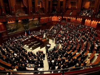 Parlamentarzyści uważają, że redukcja jest niezgodna z włoską konstytucją