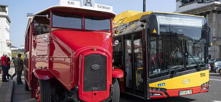 Zabytkowy autobus na ulicach Warszawy - ma 88 lat i wygląda wspaniale