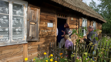 Skansen w Maurzycach zamknięty po przejściu gwałtownej burzy