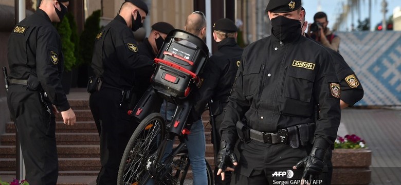 Ostatnie dni kampanii na Białorusi. Wojsko i OMON ścigają rowerzystów, brutalne zatrzymania, nowi bohaterowie