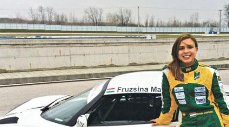 Autóversenyző lett Marenec Fruzsina