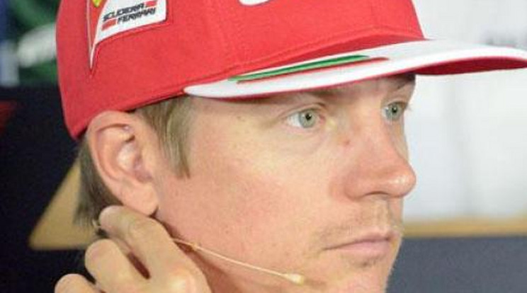 Kimi Räikkönen Budapest belvárosában száguld a Ferrarival