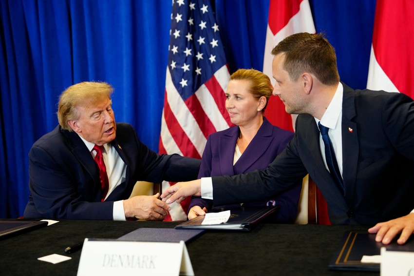 Tramp na ceremoniji potpisivanja sporazuma o Grenlandu u Njujorku 22. septembra