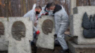 Ekshumacja na Cmentarzu Obrońców Westerplatte. Zaskakujące odkrycie w jednej z trumien
