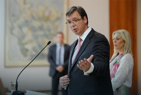 Vučić okupio saradnike od najvećeg poverenja na tajnoj lokaciji GJTktkqTURBXy81MzY2MGFkYWY2MjIxYjJjMGU1ZDI5YTY5YzVmNDFkMi5qcGVnk5UCzQMUAMLDlQLNAdYAwsOVB9kyL3B1bHNjbXMvTURBXy8xZDc0Y2I0MTcwNTk1MDQzNjYyOWNhYmQ2MDZmNTBmNi5wbmcHwgA