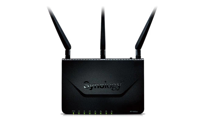 Synology RT-1900AC (2,4 GHz do 600 Mb/s 5 GHz - do 1300 Mb/s), port USB oraz SD, formowanie wiązki, wsparcie dla modemów 3G/4G, serwer/klient VPN