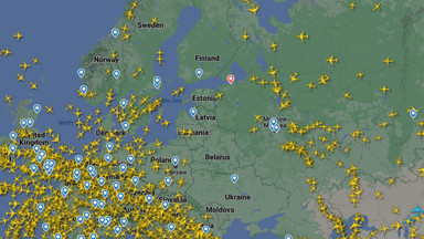 Zamieszanie na lotnisku w Petersburgu. Nad miastem "nieznany obiekt", poderwano myśliwce