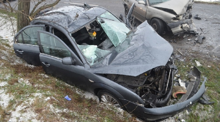 Baleset a 13. számú fűúton / Fotó: police.hu