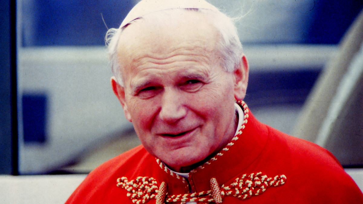 Papież Jan Paweł II zmarł 2 kwietnia 2005 roku w wieku 84 lat. Był jednym z najbardziej wpływowych przywódców przełomu wieków. Pracował bez wytchnienia, aby budować fundament moralny świata współczesnego i odegrał kluczową rolę w obaleniu komunizmu w Polsce. W tym roku obchodzimy 10. rocznicę jego śmierci.