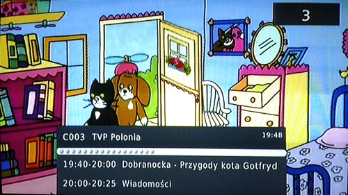 Cyfrowa telewizja daje nam możliwość korzystania z elektronicznego przewodnika po programach, ale po włączeniu stacji widzimy także na dole ekranu najbliższe audycje, jakie będą nadawane