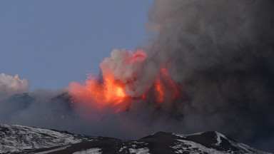 Widowiskowa erupcja Etny na Sycylii