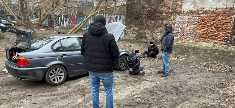 Policjanci zatrzymali złodziei w BMW. Tego samego dnia mieli jeszcze "zlecenie" na Saaba