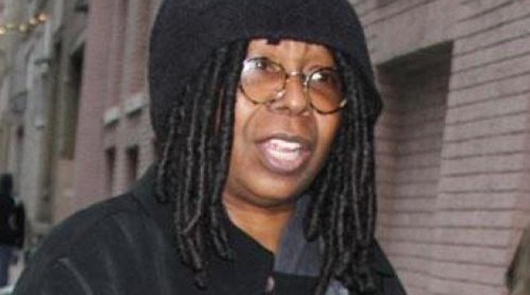 Ciki! Elképesztő szerkóban flangált Whoopi Goldberg