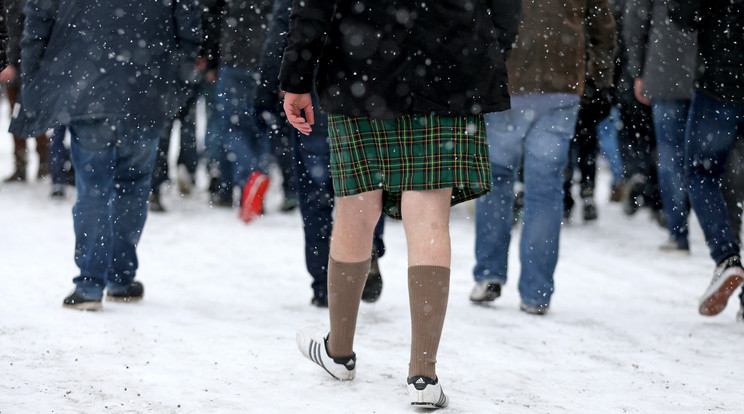 A skót szurkolók letették névjegyüket országhatáron kívül is: volt olyan, aki skót szoknyában érkezett a stadionba /Fotó: AFP