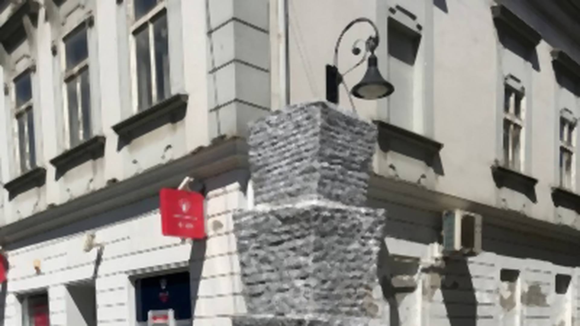 Postavljena je prva od najavljene 54 fontane - i tviteraši su zgroženi