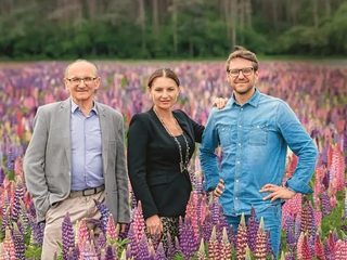 Wiesław Legutko, (z lewej), założyciel rodzinnej firmy nasiennej, od ponad dekady kieruje nią wspólnie z dziećmi: Joanną i Adamem. Sukcesorzy dali firmie „nowy start”
