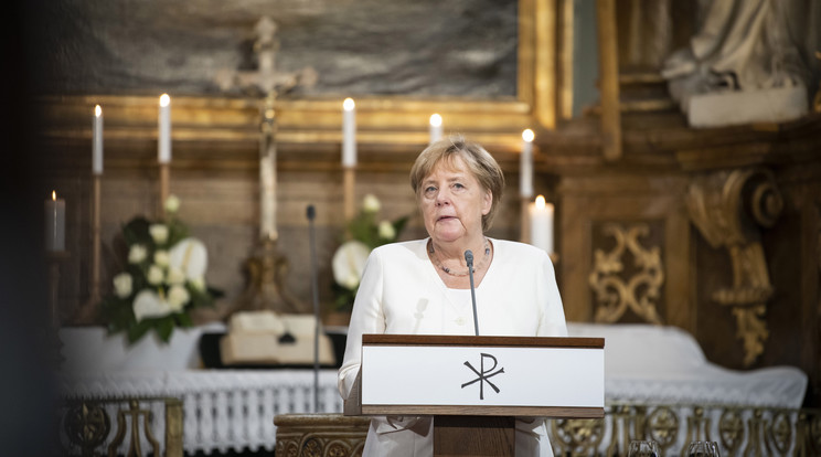 A Soproni Evangélikus templomban az ünnepi mise után Angela Merkel is szólt a 30 évvel ezelőtti eseményekről / Fotó: MTI Guido Bergmann