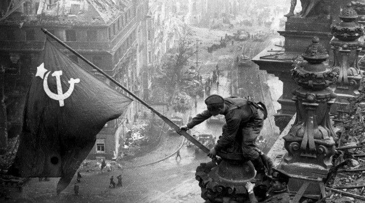 1945. május 2-án Berlinben készült ez a legendás kép / Fotó: AFP
