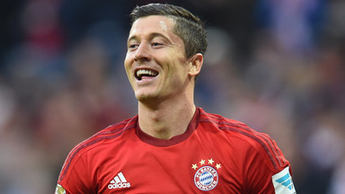 Robert Lewandowski szaleje bez koszulki na motorówce wodnej. Co za widoki!