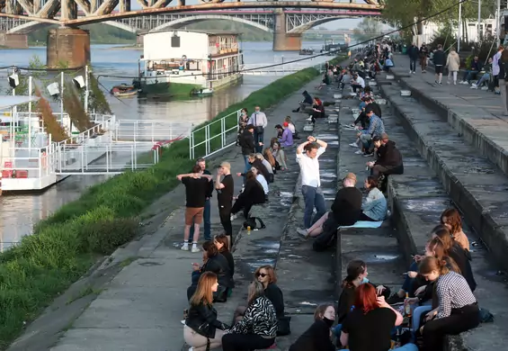 Alkohol nad Wisłą w Warszawie znów dozwolony. Na razie nie będzie mandatów