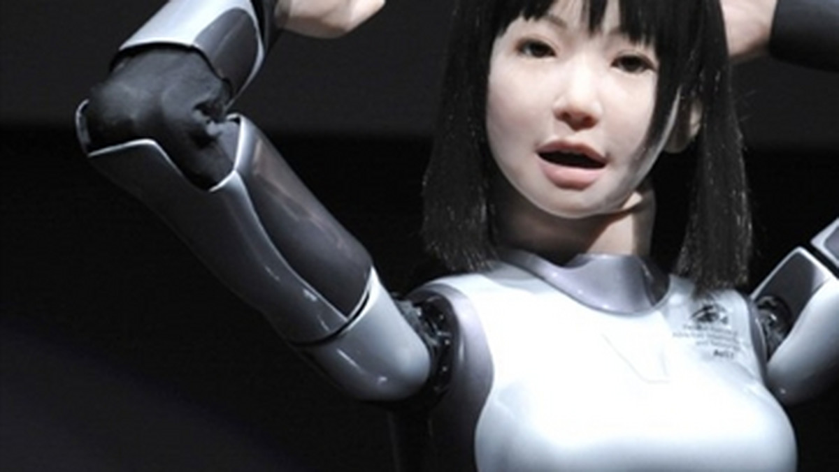 Samotni astronauci przebywający na Międzynarodowej Stacji Kosmicznej już wkrótce mogą mieć "przyjaciela", który umili im pobyt na ziemskiej orbicie. Wszystko za sprawą naukowców z japońskiej agencji kosmicznej (JAXA), która do 2013 roku planuje zbudować specjalnego robota. Najprawdopodobniej robot będzie ucharakteryzowany na kobietę - informuje serwis 1310news.com.