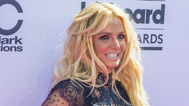 Britney Spears śpiewa swój przebój normalnym głosem. Fani przecierają uszy ze zdumienia