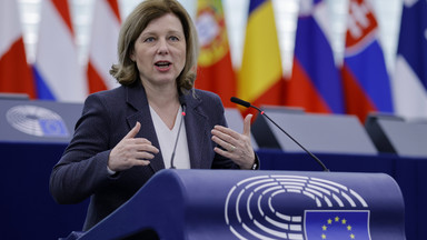 Unia Europejska walczy z "nękaniem" dziennikarzy. Wytacza działa przeciwko politykom i korporacjom