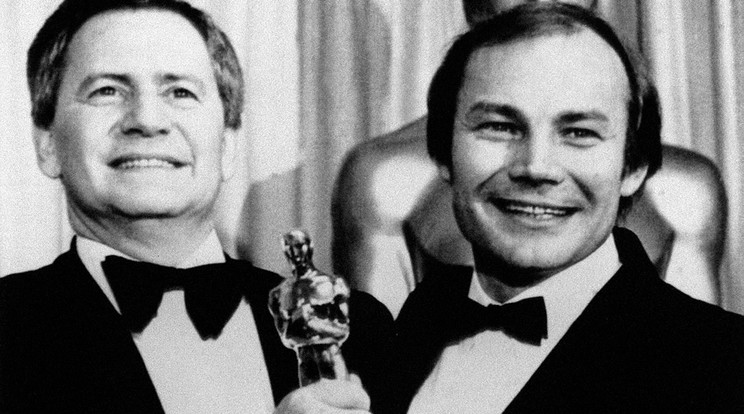 1982-ben Szabó István (balra) és Klaus Maria
Brandauer így örült az
Oscar-díjnak / Fotó: MTI