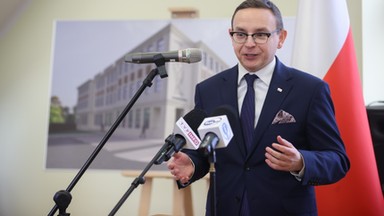 Poseł PiS poskarżył się na "niedoskonałe" emerytury. Minister szybko mu odpowiedział