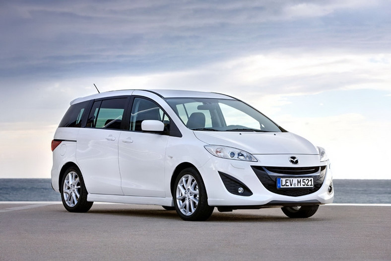 Mazda 5 – biała, lekka, oszczędna