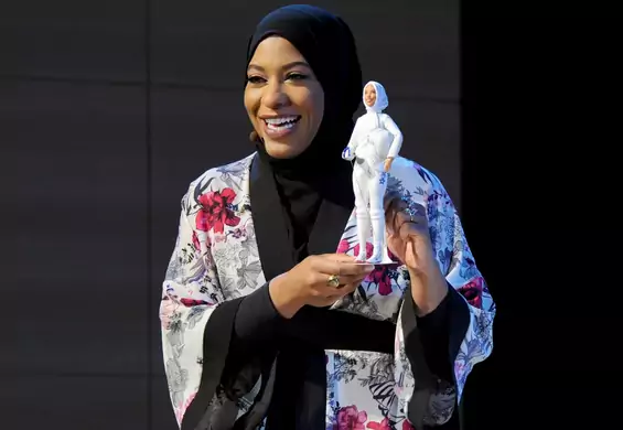 Pierwsza Barbie w hijabie na cześć muzułmańskiej sportsmenki. Tak uczy się tolerancji