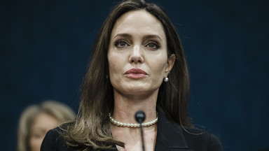 Angelina Jolie pokazała "specjalny kamień" ukraińskiej dziewczynki. Bawiła się odłamkiem bomby
