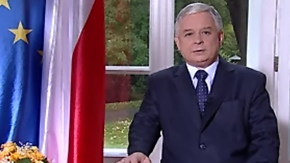 Lech Kaczyński chce mieć prawo wglądu do IPN-owskiej teczki każdej osoby, której zamierza przyznać order lub odznaczenie - dowiedział się serwis internetowy tvp.info. Jego kancelaria złożyła w Sejmie projekt ustawy poświęcony tej kwestii.