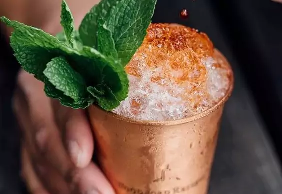 Nie pij Moscow Mule z miedzianego kubka. Popularny drink z Instagrama może ci zaszkodzić