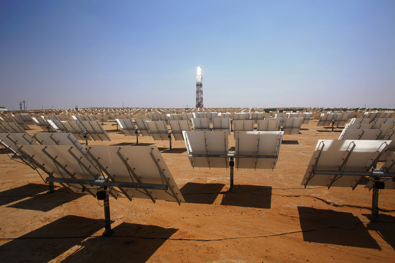 Heliostaty. Tak będzie wyglądała największa elektrownia słoneczna świata: Ivanpah Solar Electric Generating System (ISEGS) w Kalifornii. Wybuduje ją firma BrightSource. Fot. materiały BrightSource