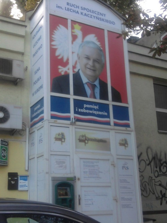 Zniszczony portret Lecha Kaczyńskiego, fot.Andrzej Jaworski
